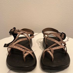 **LIKE NEW CHACOS**WOMEN'S ZX/2 CLOUD SANDAL